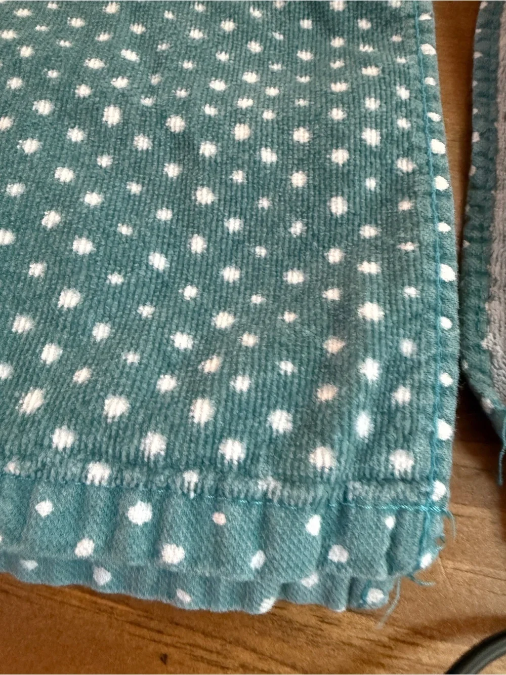 PIONEER WOMAN Teal Polka Dot Hand Towel (2)